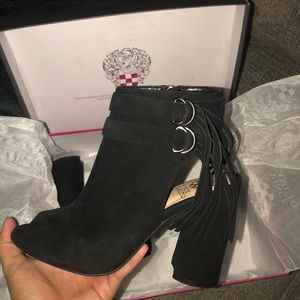 Vince Camuto Fringe Heels🖤